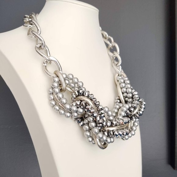Dramatic silver link and beaded necklace - Picture 5 of 11